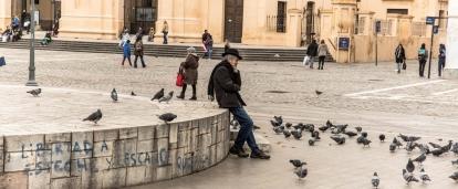 Students on the Projects Abroad Spanish Language Course in Argentina explore local sights. While learning Spanish in Argentina, students are encouraged to explore and practice their new skills with locals.